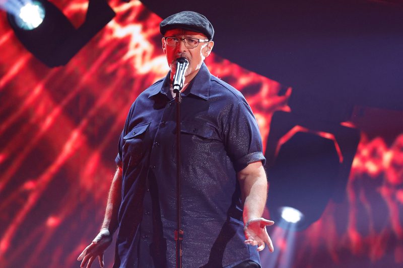😭🏆He Spent 23 Years Cleaning School Halls — Then Richard Goodall Sang His Way to the AGT Trophy